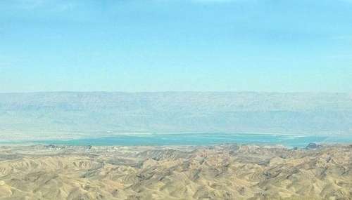 Mar Muerto (Mar Salado), cada vez más salado debido a la evaporación natural