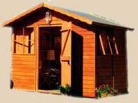 Pequeña casa prefabricada enteramente en madera