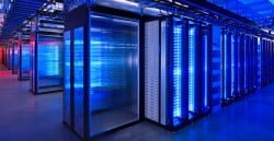 Datacenter: espacio físico que alberga decenas o centenas de ordenadores -servidores- en condiciones óptimas de higiene y temperatura.