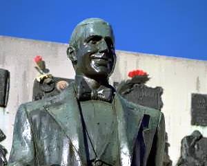 estatua+carlos+gardel