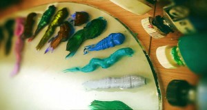 foto de pomos de pintura acrílica
